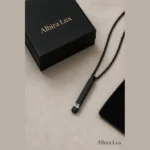 گردنبند مردانه مشکی مدل پلاک میله‌ای تک نگین - تصویر 3