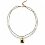گردنبند زنانه دو ردیفه مرواریدی آویز سبز طلایی Emerald Pearl Duo