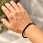 دستبند مردانه طرح فرد Force 10 مشکی با قفل فلزی نقره‌ای - تصویر 2