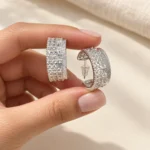 گوشواره میخی زنانه آبکاری نقره طرح هلال پهن نگین‌دار مدل کژوال - تصویر 2