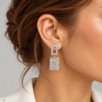 گوشواره آویز زنانه آبکاری نقره طرح دو مستطیل چروک‌دار براق